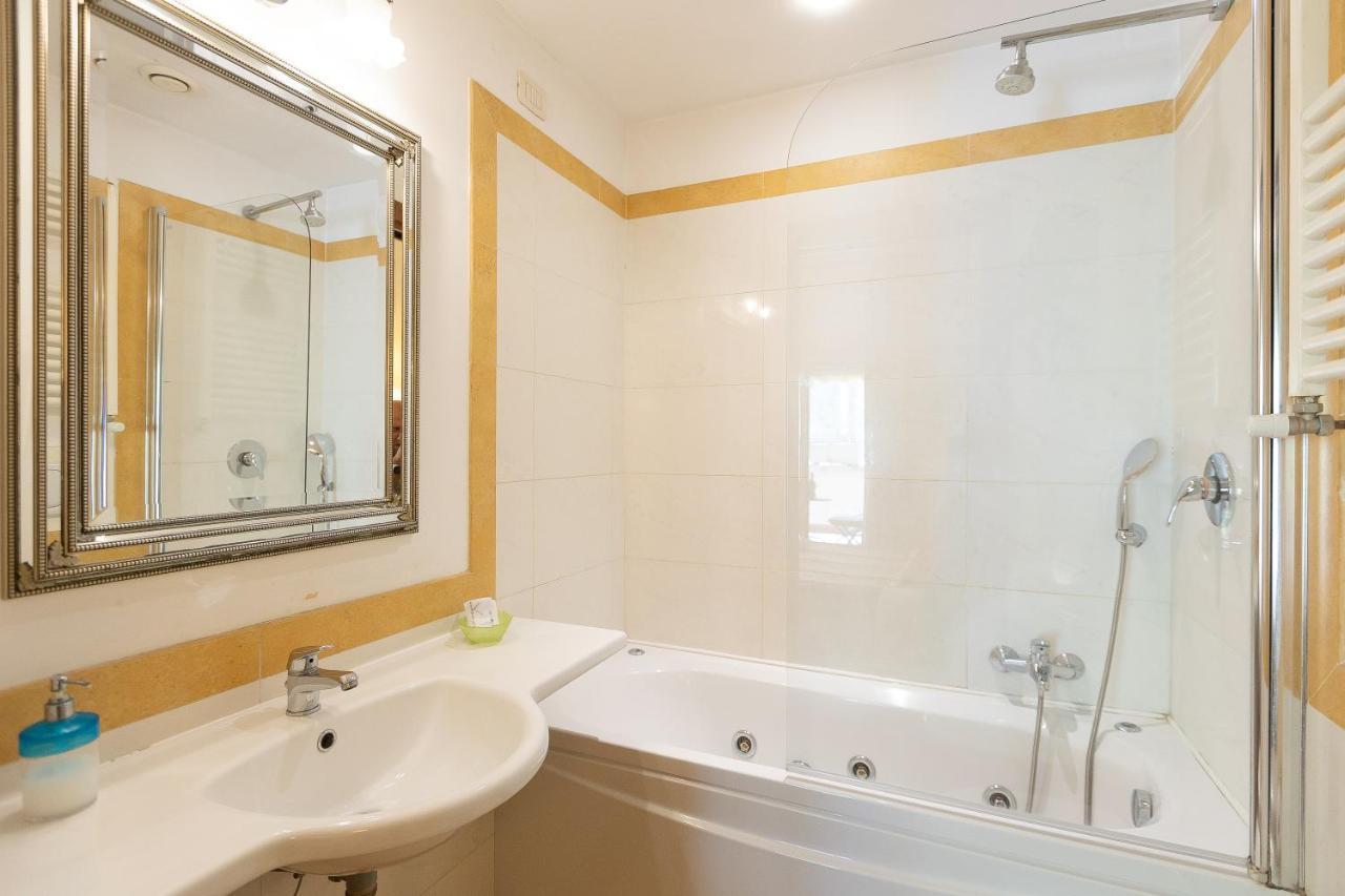 Internouno Deluxe Hotel Róma Kültér fotó