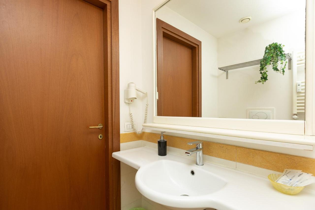 Internouno Deluxe Hotel Róma Kültér fotó